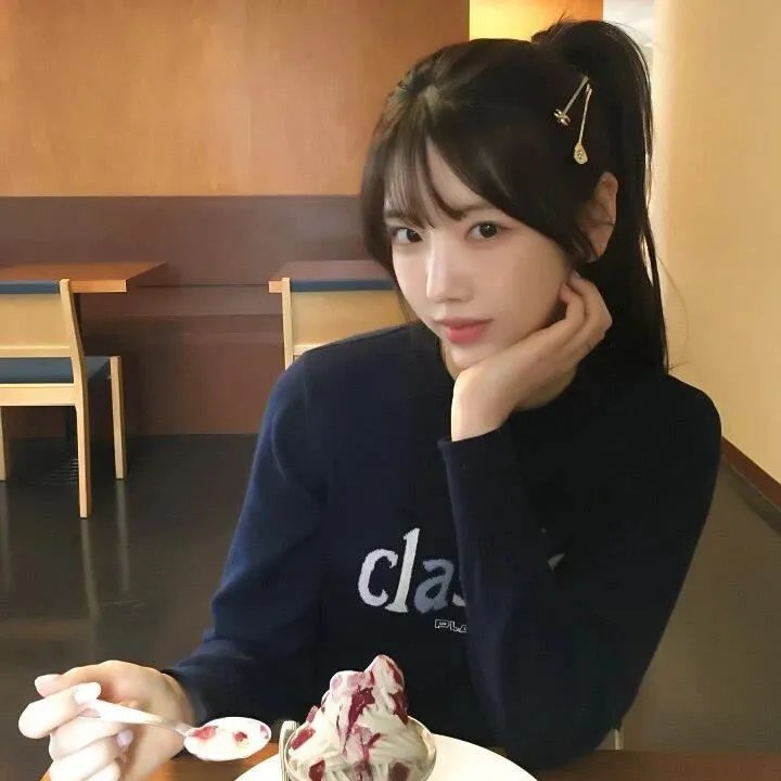 储物柜女孩